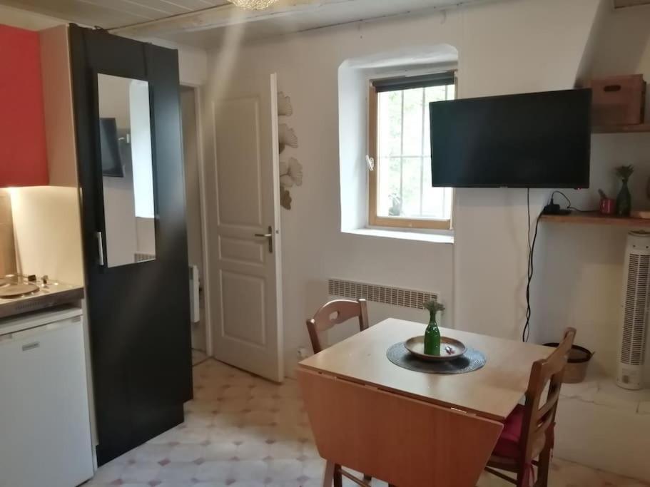 Petit Studio Au Coeur D'Uzes Apartment Exterior photo